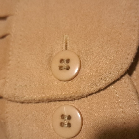 Soft Button-Up Shirt in Tan Classic vintage Classic with a comfortable loose fit - Picture 7 of 7